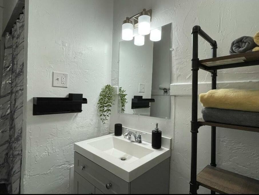 Lovely 2Br W Office Space - King Bed & Alexa Apartment Pittsburgh Luaran gambar